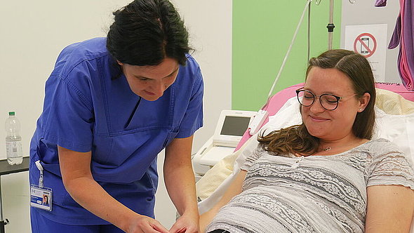 Hebamme bei der Akupunktur Hebamme bei der Akupunktur