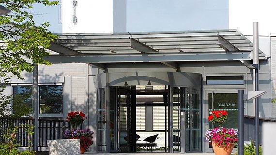 Eingangsbereich des Klinikums Eingangsbereich des Klinikums