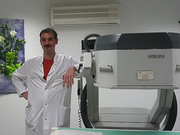 Dr. Harald Hebrank in seiner Praxis Dr. Harald Hebrank in seiner Praxis