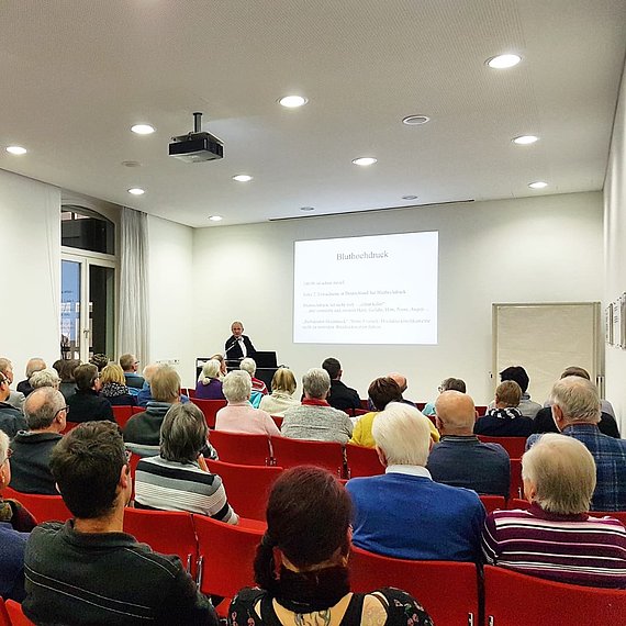 Vortrag im Konferenzraum des Klinikums Vortrag im Konferenzraum des Klinikums