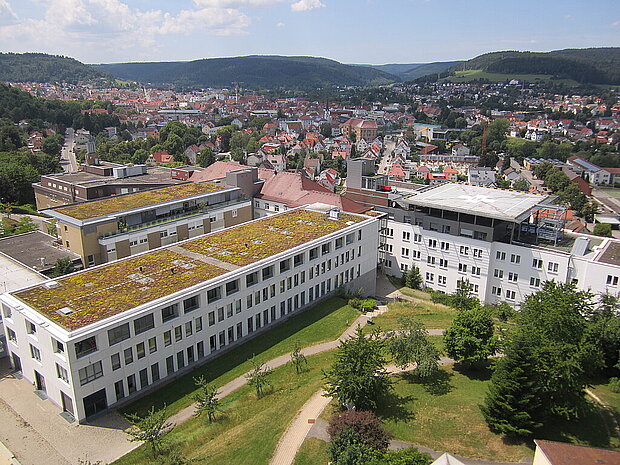 Das Klinikum mit der Stadt Tuttlingen im Hintergrund