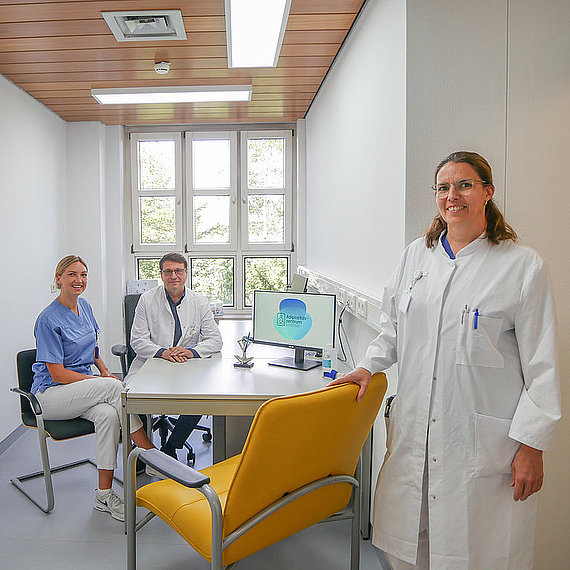 Prof. Silke Mertmann, Sina Dümmel und Chefarzt Valery Kravtsunov Prof. Silke Mertmann, Sina Dümmel und Chefarzt Valery Kravtsunov