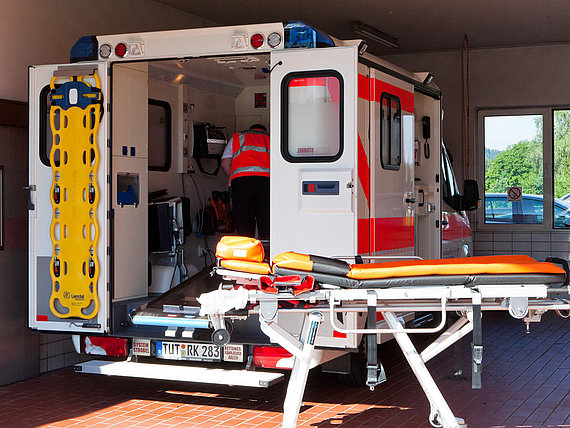 Krankenwagen an der Notaufnahme Krankenwagen an der Notaufnahme